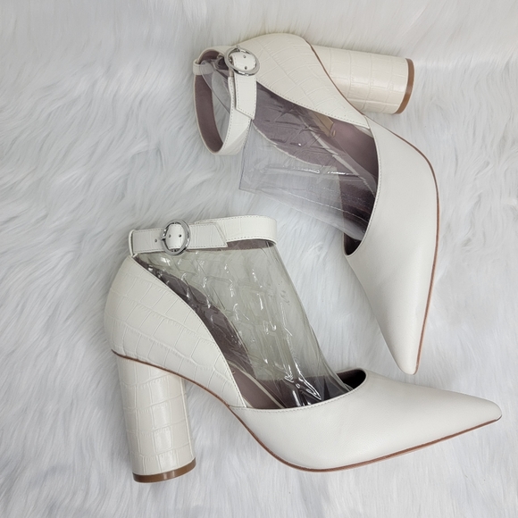 DELTAN white pointed toe heels ankle bracelet, round heel. - Picture 5 of 11